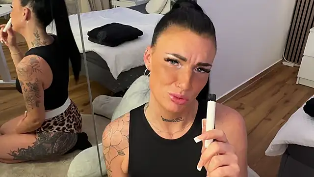 LizaRoxx online show from November 15, 2025, 3:49 pm