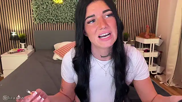 LizaRoxx online show from September 18, 2025, 7:06 pm