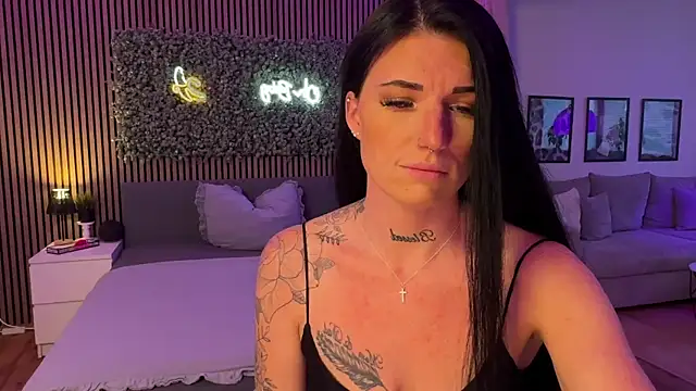 LizaRoxx online show from May 13, 2026, 5:42 pm