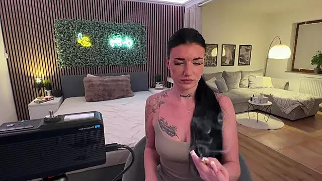 LizaRoxx online show from April 24, 2026, 10:34 pm