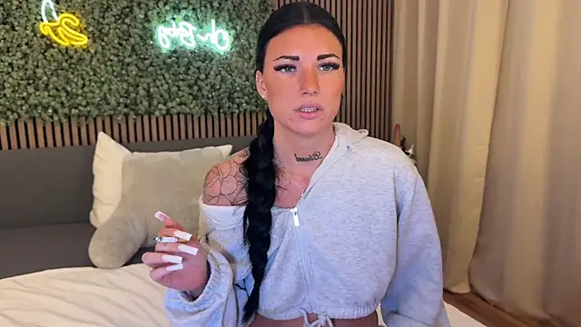 Snapshot of LizaRoxx chatting on February 8, 2026, 12:08 am LizaRoxx online show from February 8, 2026, 12:08 am