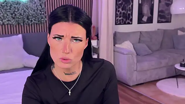 Snapshot of LizaRoxx chatting on February 9, 2026, 9:02 pm LizaRoxx online show from February 9, 2026, 9:02 pm