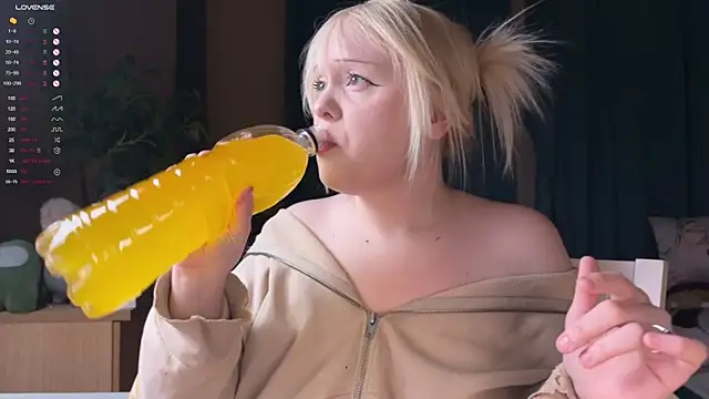 Snapshot of LisaLaas chatting on March 21, 2026, 7:29 pm LisaLaas online show from March 21, 2026, 7:29 pm