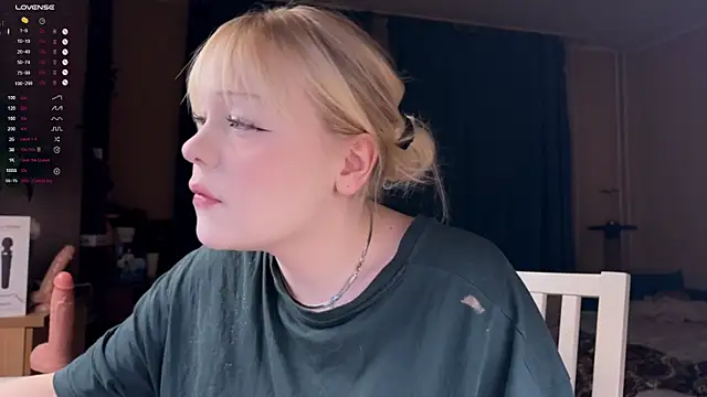 Snapshot of LisaLaas chatting on February 13, 2026, 8:20 pm LisaLaas online show from February 13, 2026, 8:20 pm