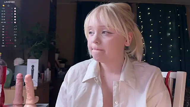 Snapshot of LisaLaas chatting on March 26, 2026, 10:07 pm LisaLaas online show from March 26, 2026, 10:07 pm