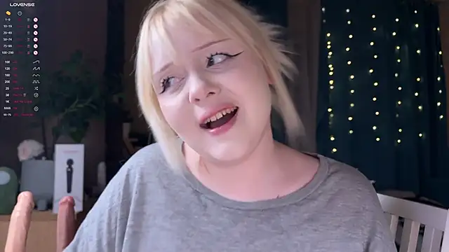 Snapshot of LisaLaas chatting on March 17, 2026, 7:06 pm LisaLaas online show from March 17, 2026, 7:06 pm