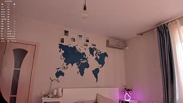 LisaLaas online show from March 21, 2025, 1:45 pm