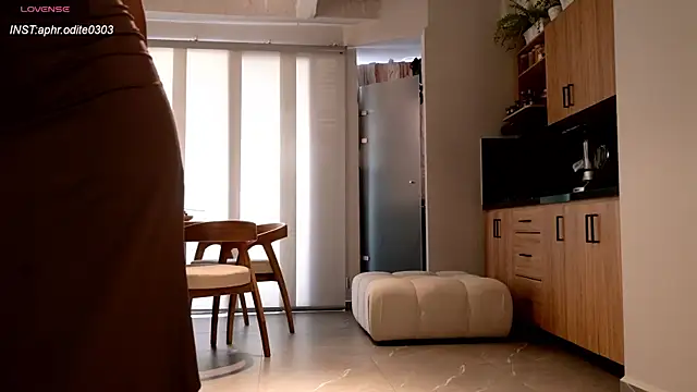 Nikol-JE online show from September 29, 2025, 9:09 pm