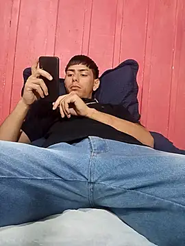 Snapshot of SEBASTHIAN chatting on April 15, 2026, 5:06 pm SEBASTHIAN online show from April 15, 2026, 5:06 pm