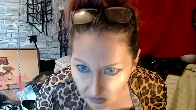 dominatrixredsonyja online show from July 13, 2026, 3:17 am