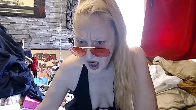 dominatrixredsonyja online show from August 7, 2026, 1:06 pm