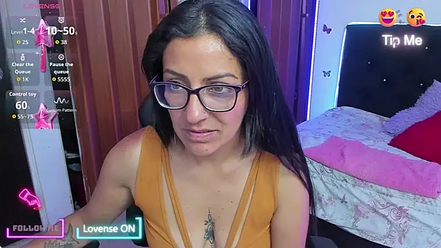 alma blue online show from September 26, 2025, 8:49 pm