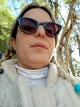 dolcehelena993 online show from November 23, 2025, 10:14 am