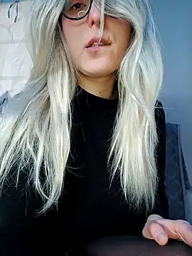 dolcehelena993 online show from March 15, 2026, 1:18 pm