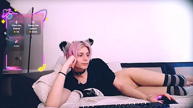 Littlepinkcat online show from May 28, 2026, 6:10 am
