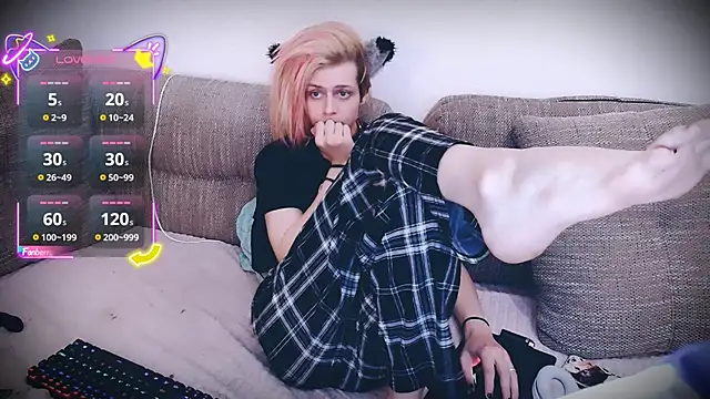 Littlepinkcat online show from October 30, 2025, 11:34 pm