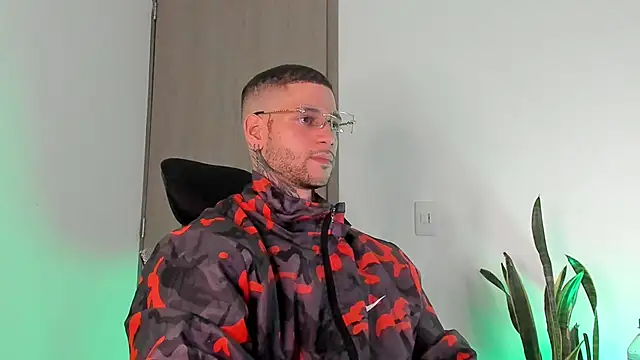 Snapshot of _jamesleandros1 chatting on March 5, 2026, 12:51 am jamesleandros1 online show from March 5, 2026, 12:51 am