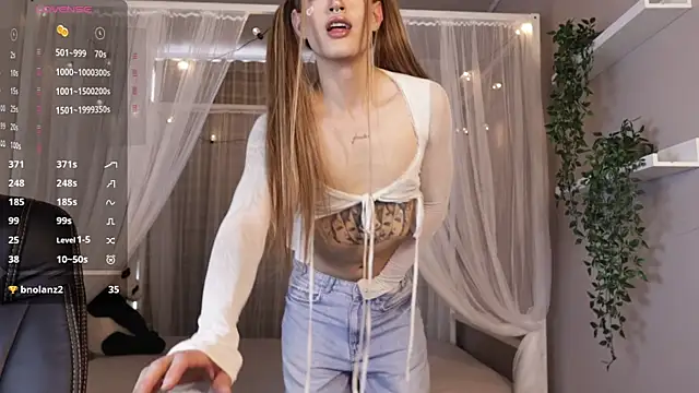 julesbennet online show from May 18, 2026, 8:57 pm