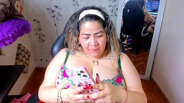 Dalessa Bigtits online show from March 10, 2025, 4:07 am