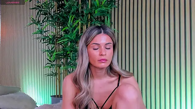 Avril Cyrus online show from March 18, 2025, 11:22 am