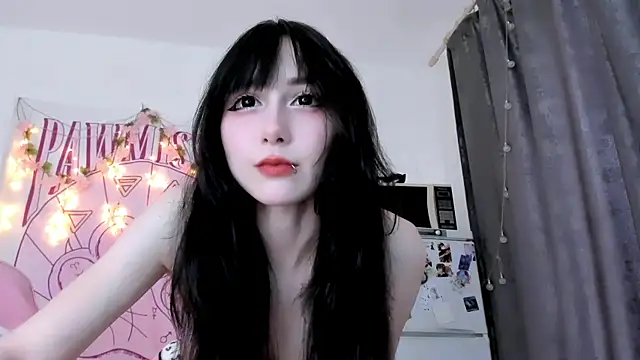 Holy420lolii online show from May 26, 2026, 4:49 pm