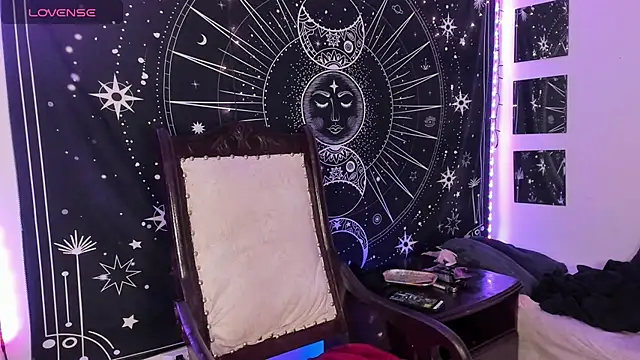 Eva Lee  online show from September 27, 2025, 7:36 am