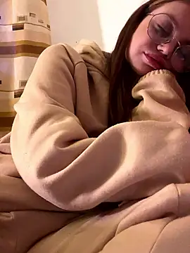 lovebellagrey online show from January 9, 2026, 1:40 pm