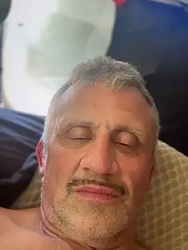 prekumstud online show from September 30, 2025, 6:47 pm