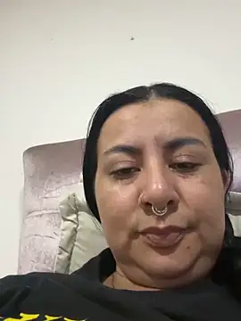 Abril Luv online show from June 8, 2026, 1:22 am