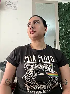 Abril Luv online show from June 15, 2026, 1:22 pm