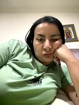 Abril Luv online show from December 17, 2025, 1:21 am