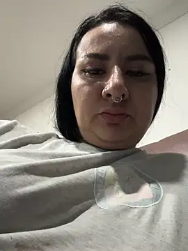 Abril Luv online show from July 2, 2026, 1:17 am