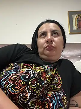 Abril Luv online show from August 5, 2026, 1:21 am