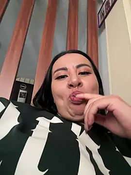 Abril Luv online show from July 9, 2026, 1:54 pm