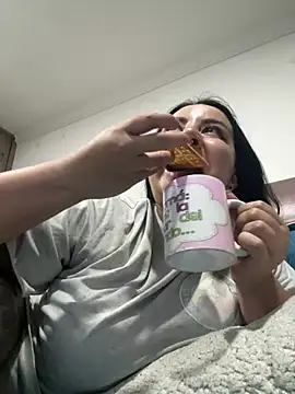 Abril Luv online show from July 1, 2026, 1:06 am
