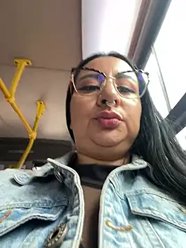 Abril Luv online show from June 23, 2026, 12:36 pm