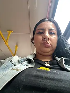 Abril Luv online show from June 19, 2026, 12:33 pm