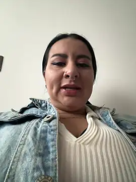 Abril Luv online show from June 27, 2026, 11:16 am