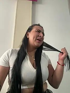 Abril Luv online show from May 4, 2026, 1:03 pm