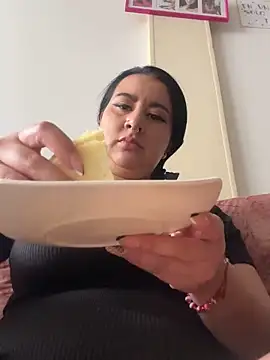 Abril Luv online show from June 12, 2026, 12:47 pm