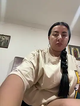 Abril Luv online show from June 15, 2026, 12:33 am