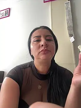Abril Luv online show from July 6, 2026, 2:02 pm