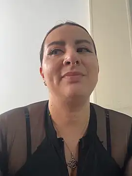 Snapshot of Abril_Luv chatting on February 16, 2026, 1:10 pm Abril Luv online show from February 16, 2026, 1:10 pm