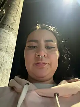 Abril Luv online show from July 4, 2026, 1:23 am