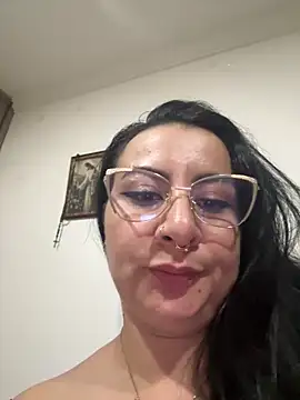 Abril Luv online show from March 28, 2026, 1:50 am