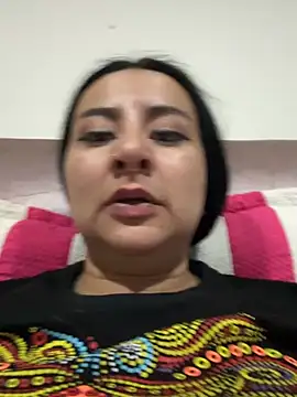 Abril Luv online show from August 4, 2026, 1:10 am