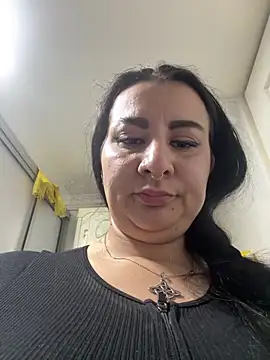 Snapshot of Abril_Luv chatting on February 28, 2026, 1:05 am Abril Luv online show from February 28, 2026, 1:05 am