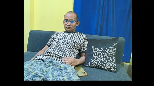 Cute boy2000 online show from April 22, 2026, 12:56 pm