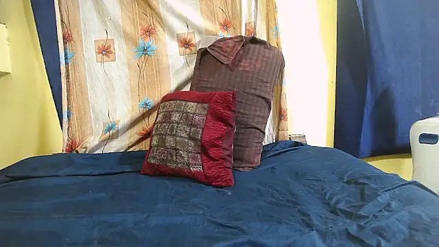 Cute boy2000 online show from February 3, 2025, 12:36 am