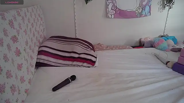 FluffyRainbowKity online show from February 8, 2026, 9:18 am